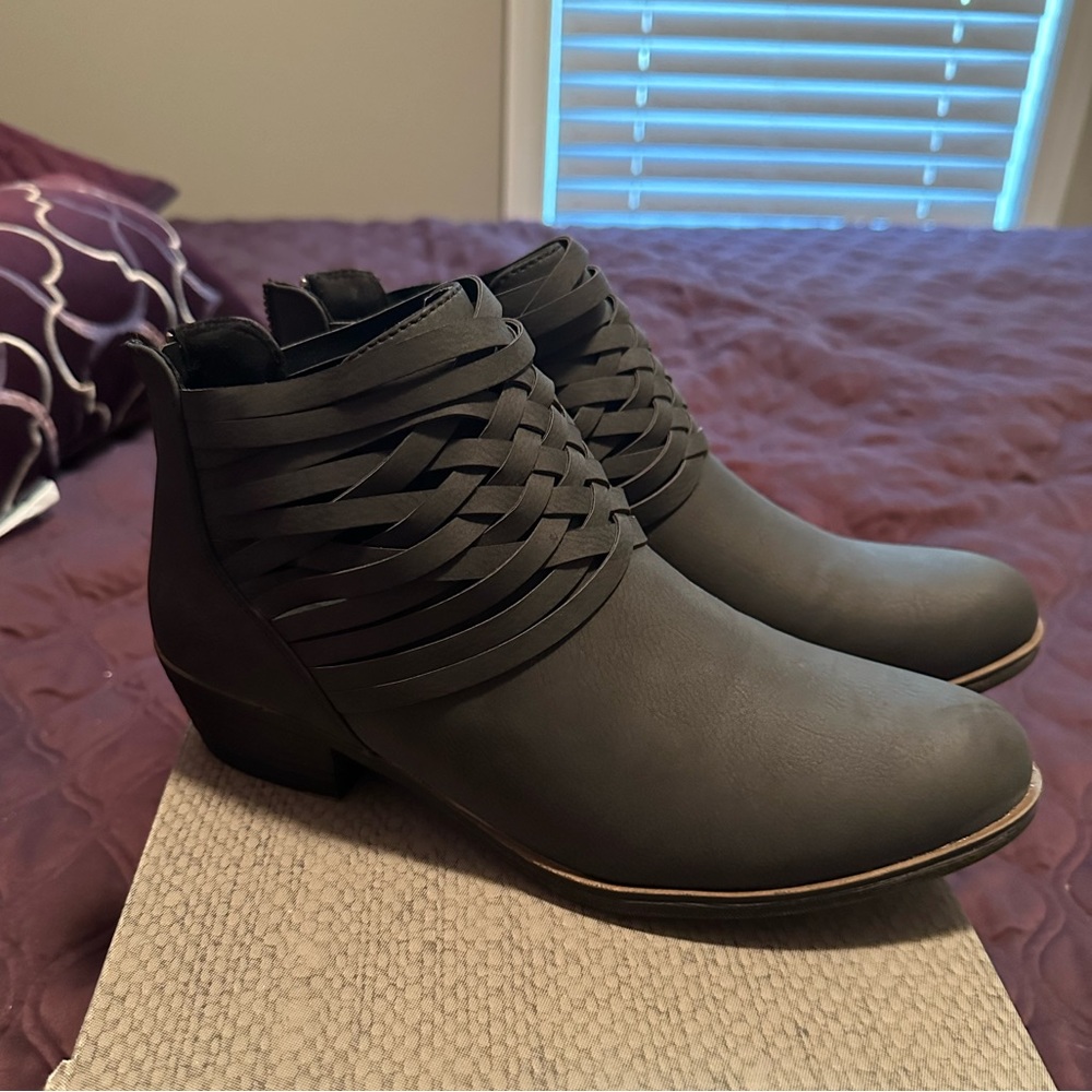 Maurice’s Black booties 8.5